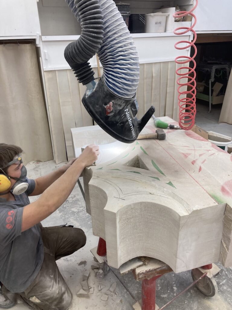 Arbeiter am Restaurieren